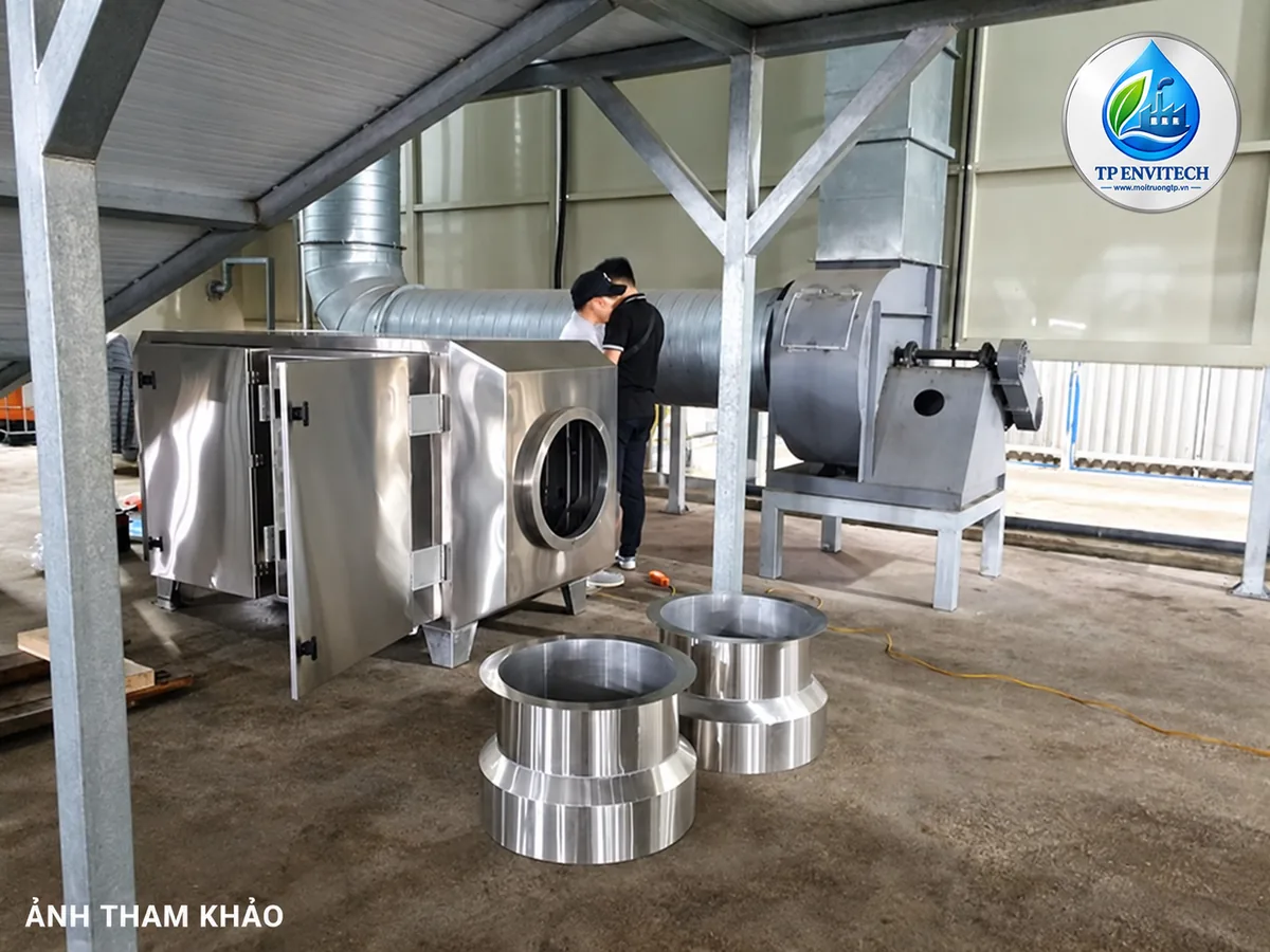 Hệ thống thu gom và lọc khí thải phòng sơn — ảnh tham khảo